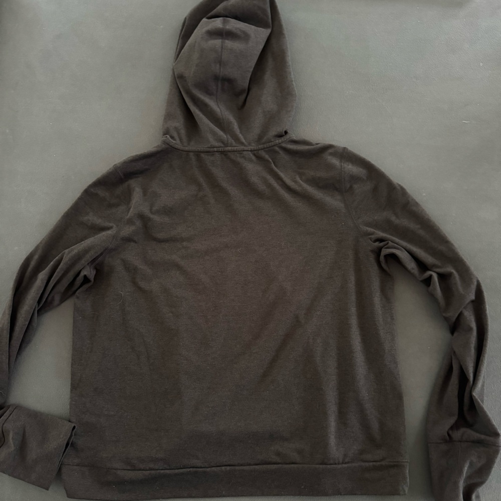 Vuori Women’s Black Hooded Long-Sleeve Shirt medium - Picture 2 of 3